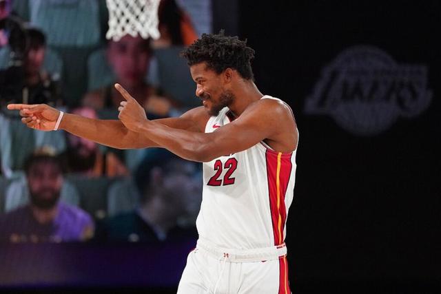 拜仁官方向巴黎道歉 球迷拉横幅未得到拜仁授权